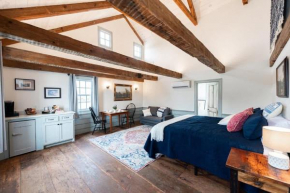 Hudson upstairs suite - The Mohawk Valley House